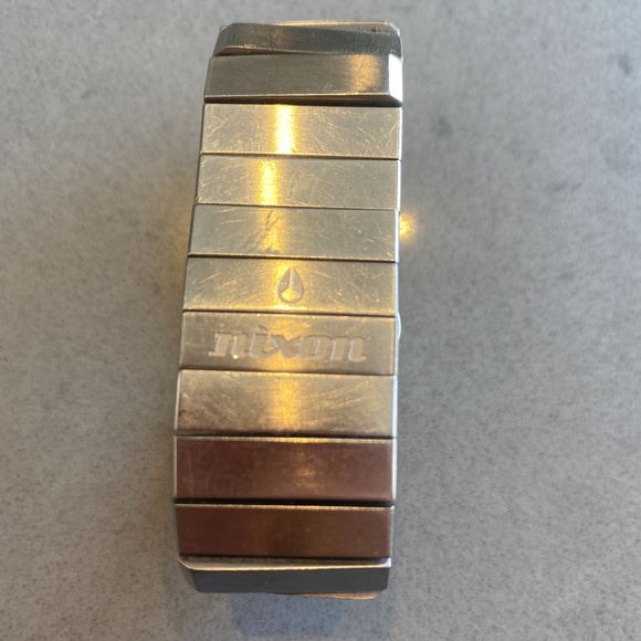 Nixon Siren Women's Watch in Silver w/ White Face - Picture 3 of 4